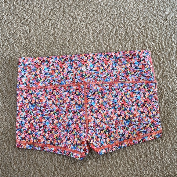 Lululemon Boogie Short *Full-On Luon
Prism Petal Multi - Picture 5 of 6